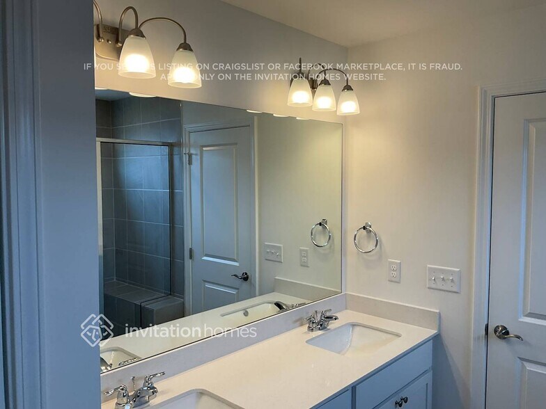 Building Photo - 3802 Lantern Ln