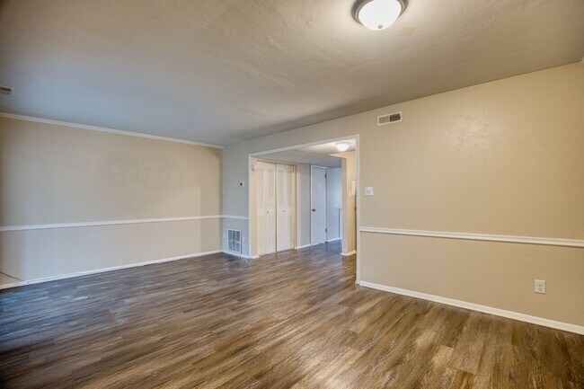 Building Photo - 5721 E Hastings Arch