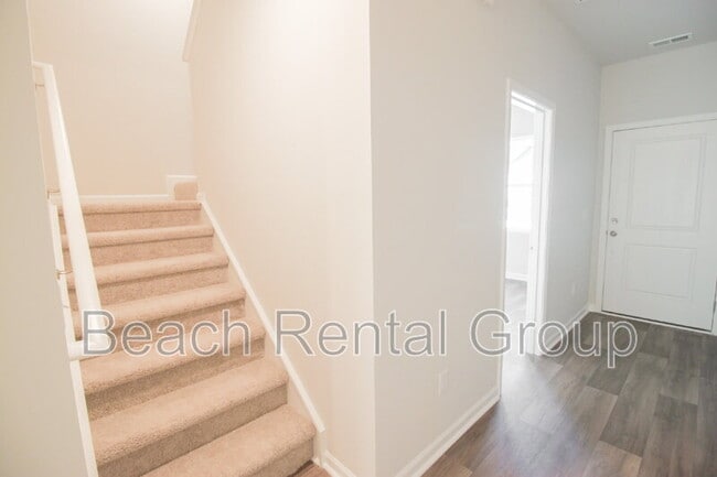 Building Photo - 1382 Speedway St