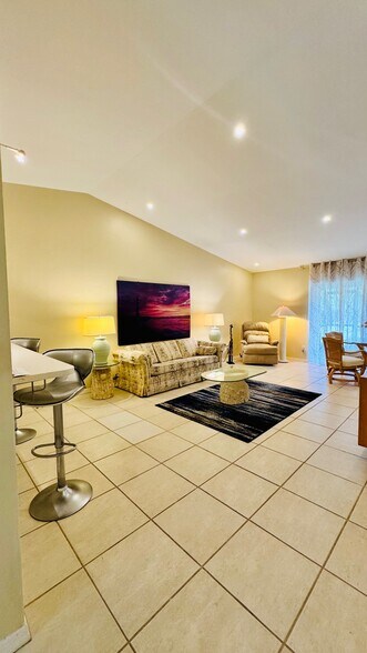 Building Photo - 2024 Pine Isle Ln