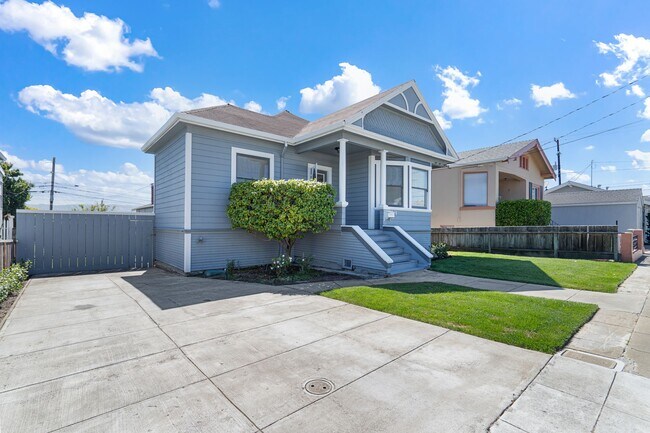 Building Photo - 349 Commercial Ave