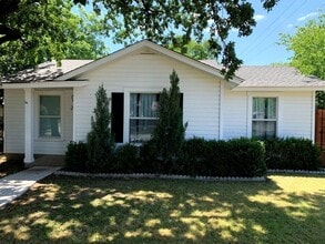 Building Photo - Amazing 3 Bed, 2 Bath Rental in Desirable Oakhurst Subdivision of Fort Worth- 76111
