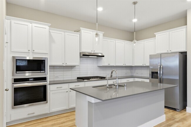 Building Photo - 808-808 Marisol Bay Dr