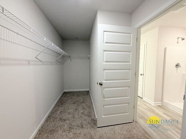 Building Photo - Spacious 5-Bedroom Home in Plantation Woods, East Milton!