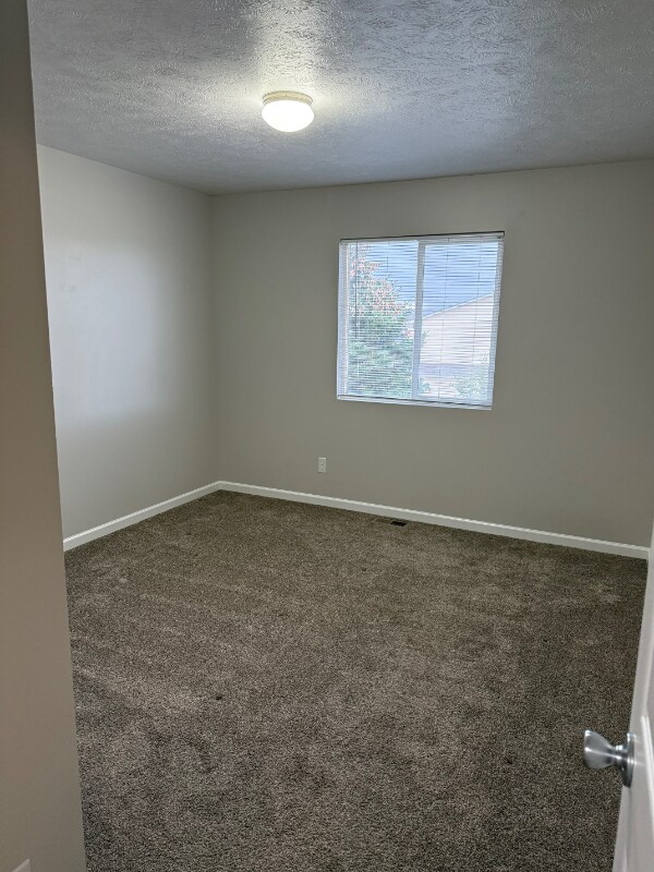 Building Photo - 2736 Koven Dr