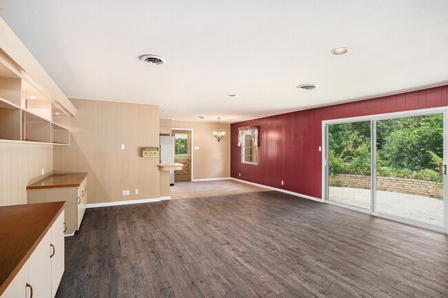 Building Photo - 7527 Quail Run Dr