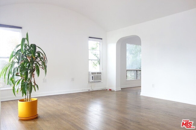 Building Photo - 4751 Lincoln Ave