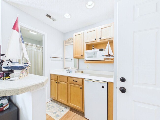 Building Photo - Furnished 2 bd/ 2 ba condo in St James Community!