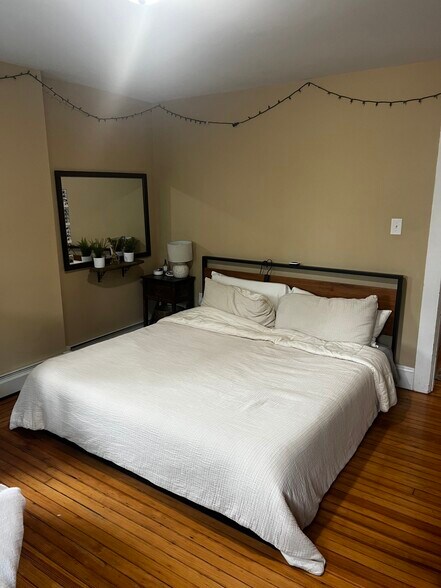 Building Photo - 147 Woodlawn Ave