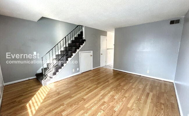 Building Photo - 1221 Katie Ave