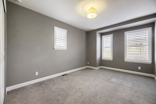 Building Photo - 10825 E 28th Pl