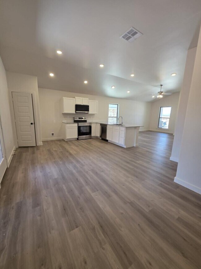 Building Photo - 908 Gold Rush Ave