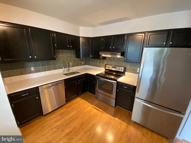Building Photo - 9617 Pierrpont St