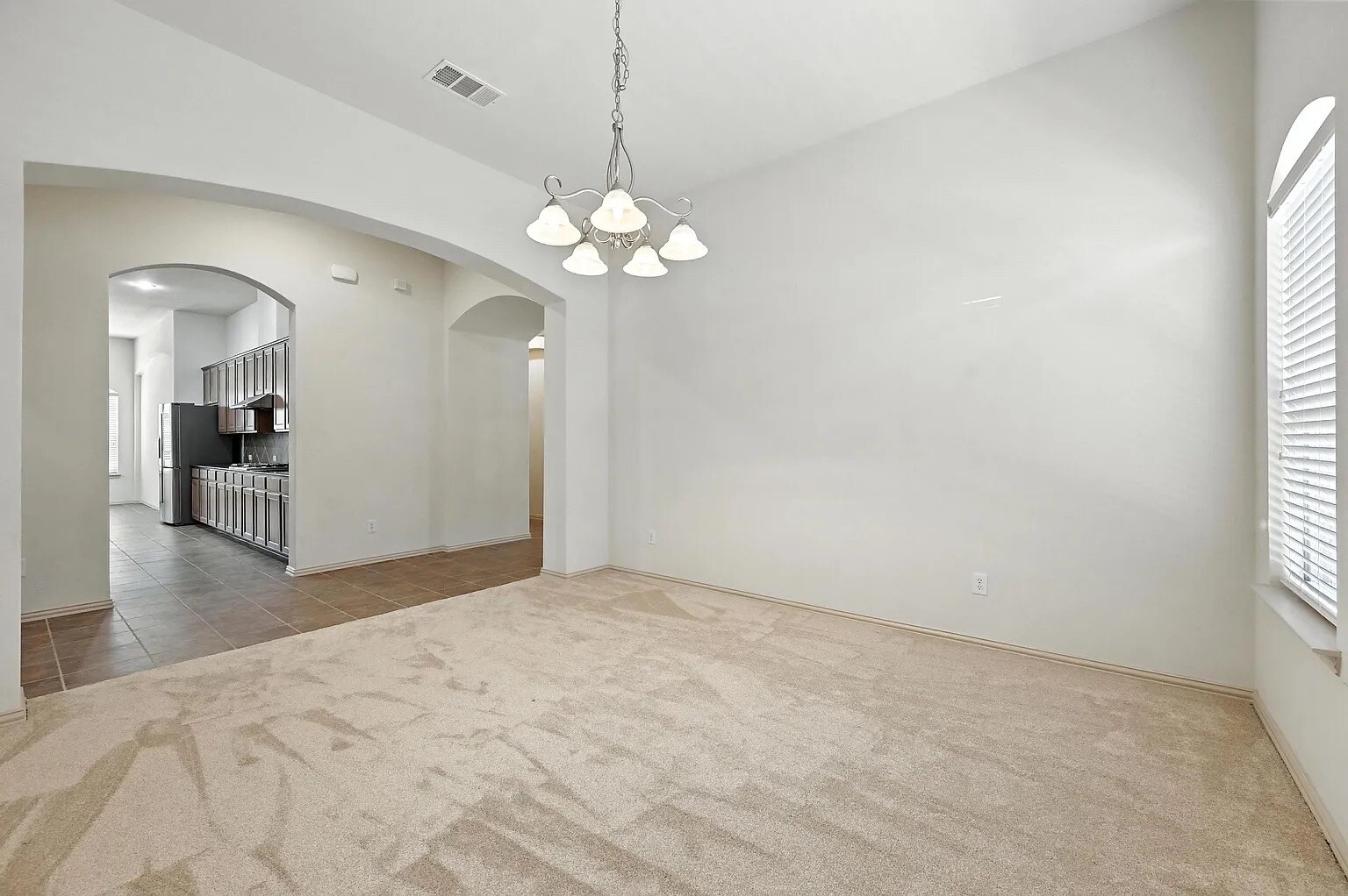 Building Photo - Room in House on Smoke Tree Dr