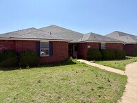 Building Photo - 304 N Brentwood Ave