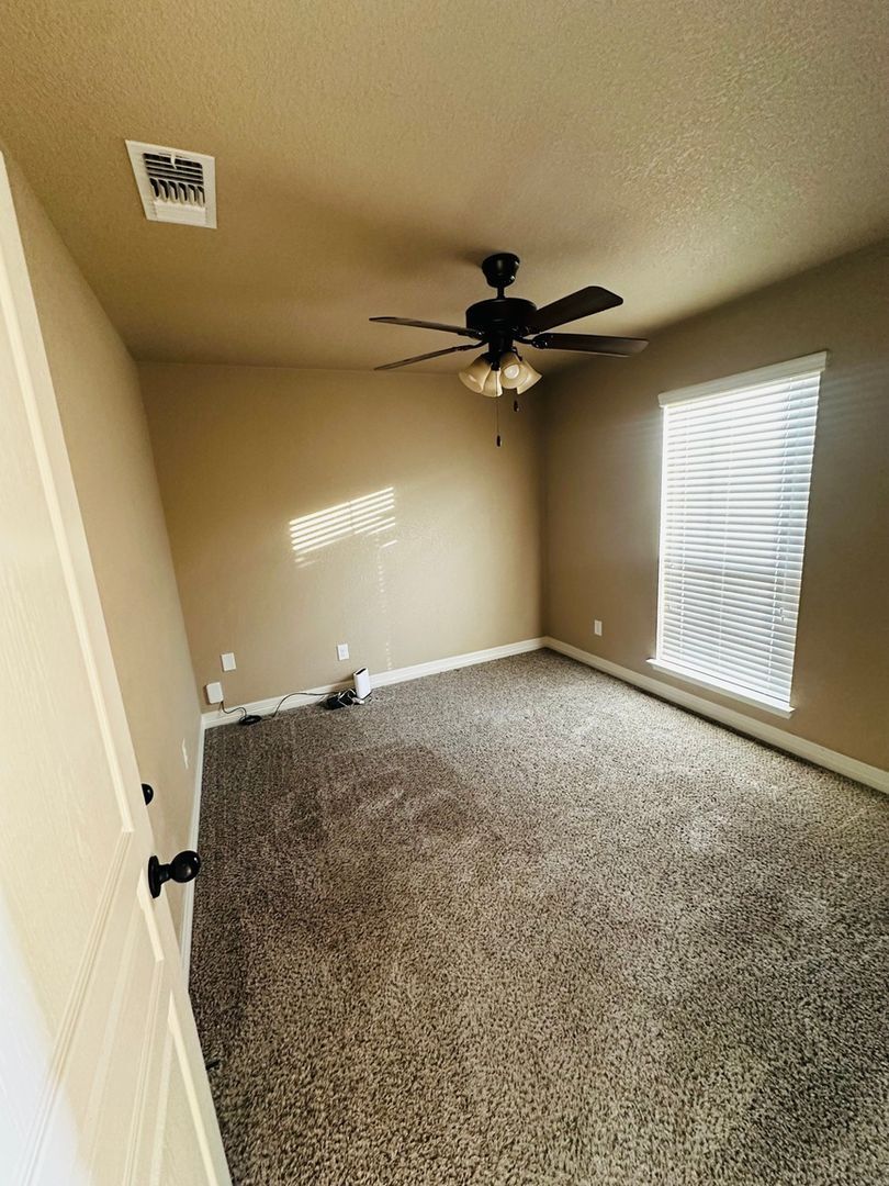 Building Photo - 1004 Chaucer Ln