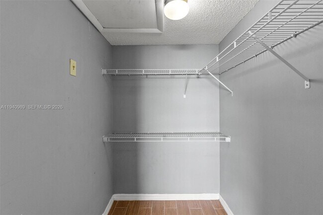 Building Photo - 4140 Woodside Dr