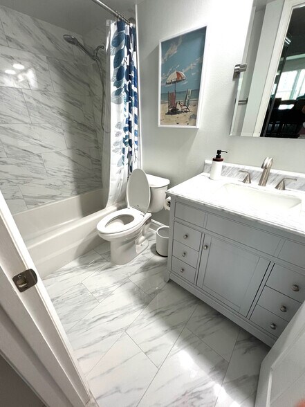 Guest Bath - 7871 Sailboat Key Blvd S