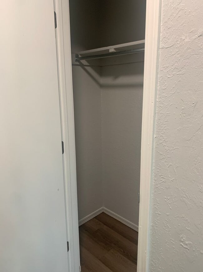 Building Photo - Renovated 3 Bedroom/ 1.5 Bath in Great Neighborhood