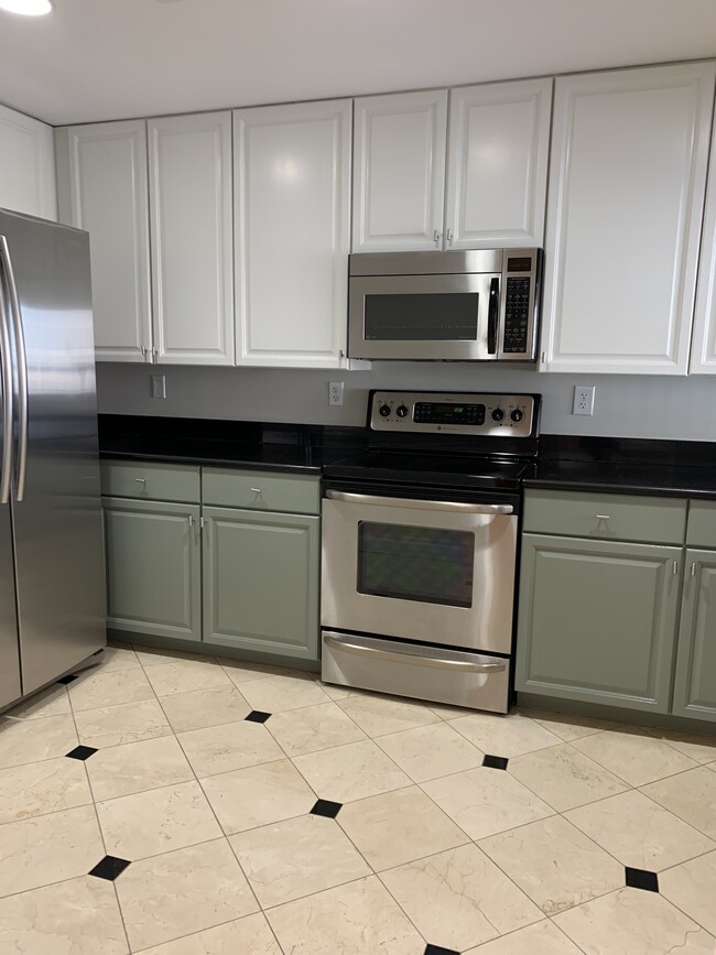 Kitchen - 195 14th St NE