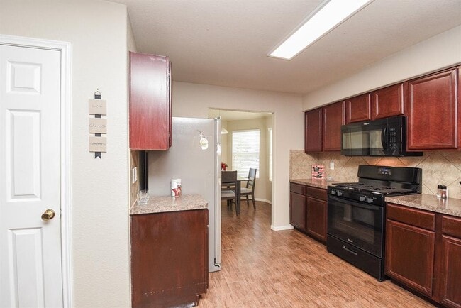 Building Photo - 7210 Foxwood Fair Ln
