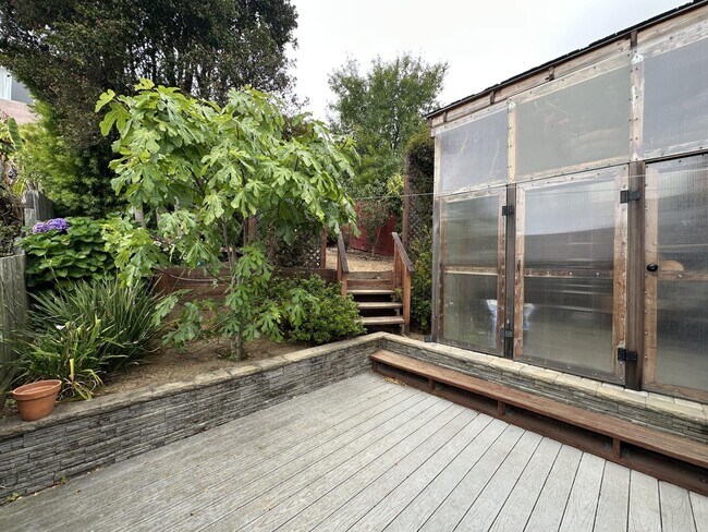 Building Photo - 111 Chapman Ave