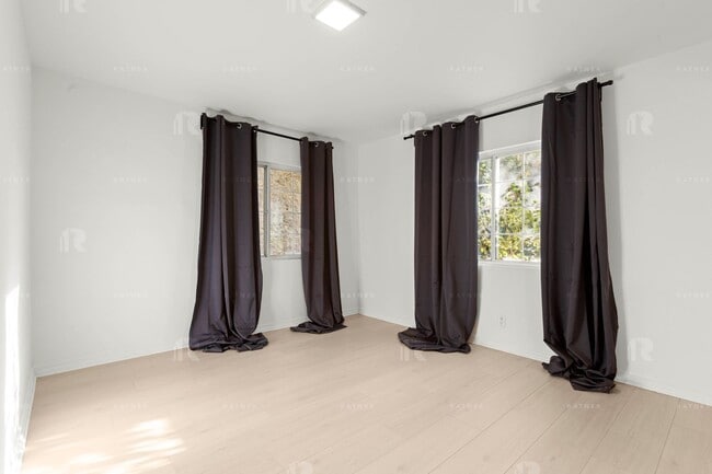 Building Photo - Newly Remodeled Huge Open Concept 4 Bed / ...