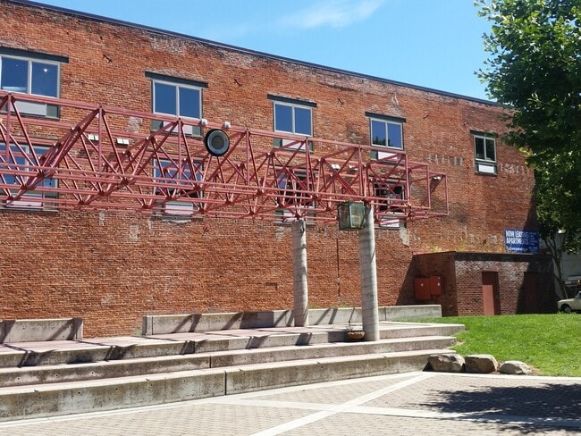 Building Photo - MODERN DOWNTOWN LIVING