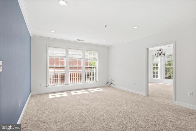Building Photo - 1002 Elmcroft Blvd