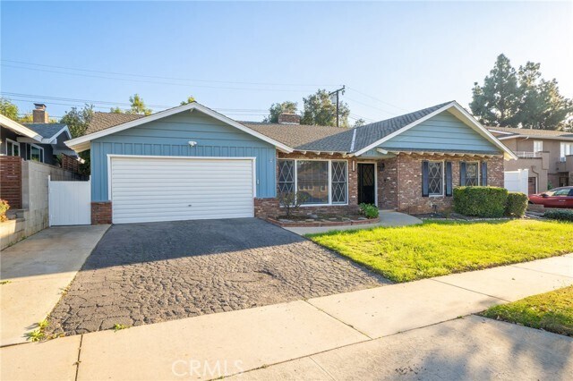 Building Photo - 2426 W Valewood St