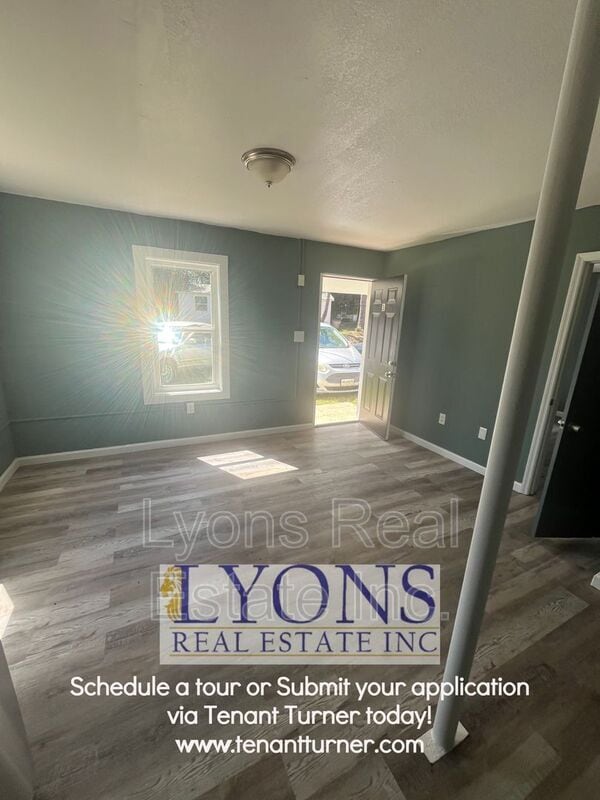 Building Photo - 917 Pineknot Rd