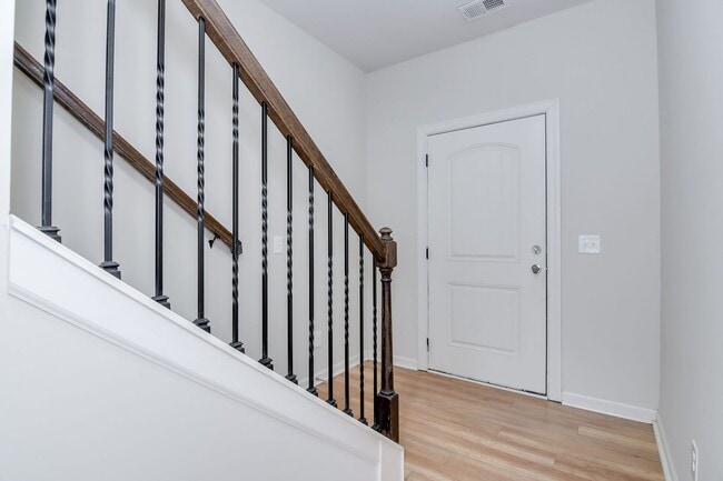 Building Photo - 3 Bedroom 2.5 Bath Townhouse