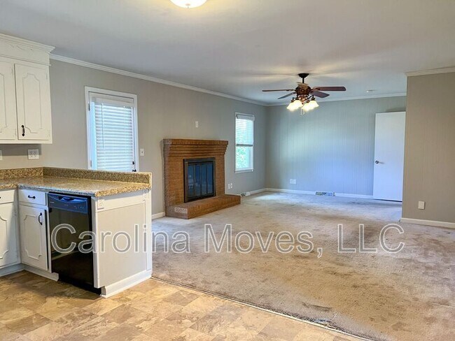 Building Photo - 203 Lanewood Dr