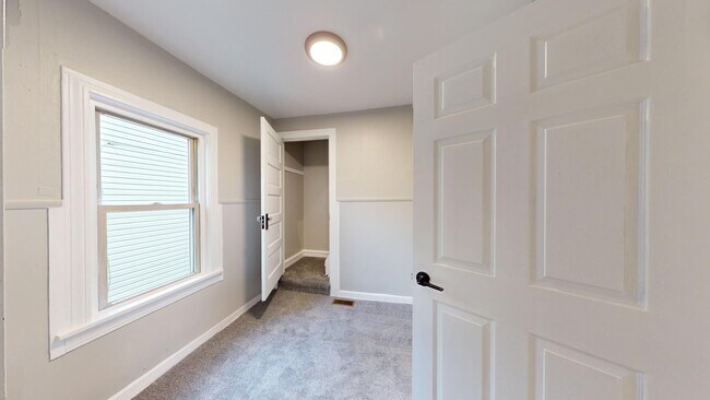 Building Photo - Renovated 3 bedroom home near the Airport