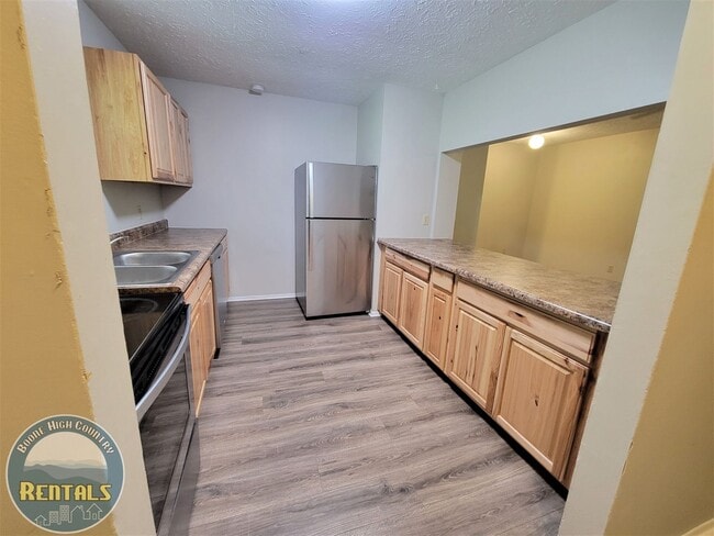 Building Photo - 4bd Upper Unit In Duplex Right Off New Market And Close To ASU