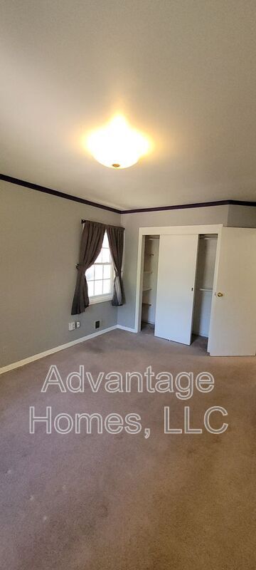 Building Photo - 8914 Grandview Dr