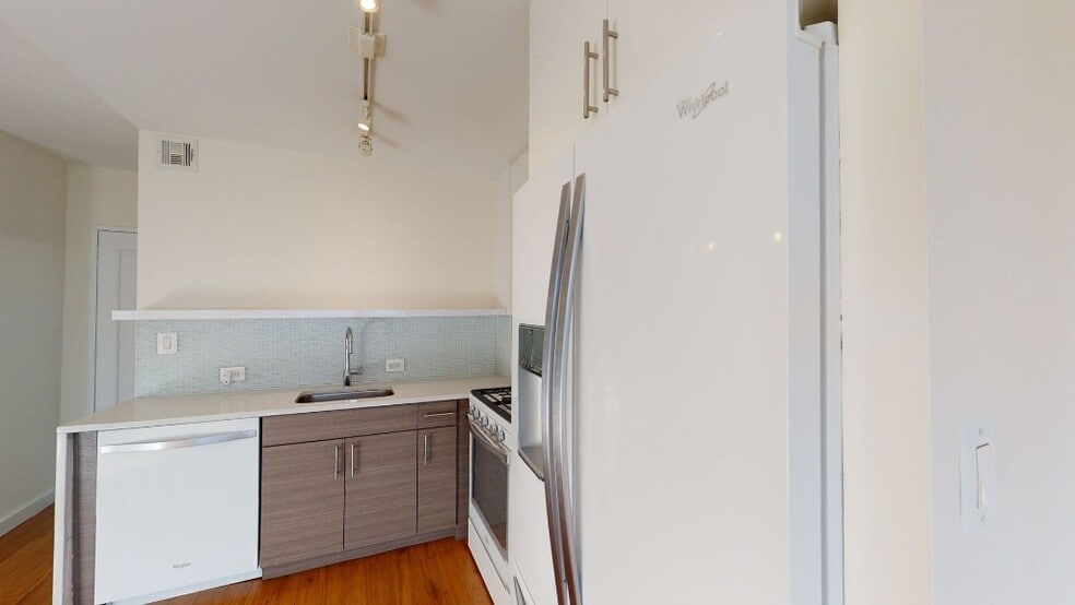 Building Photo - 401 E 34th St