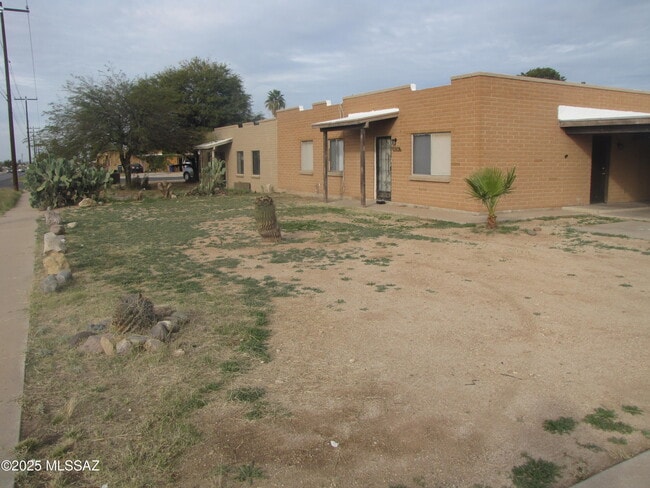 Building Photo - 6731 E Escalante Rd