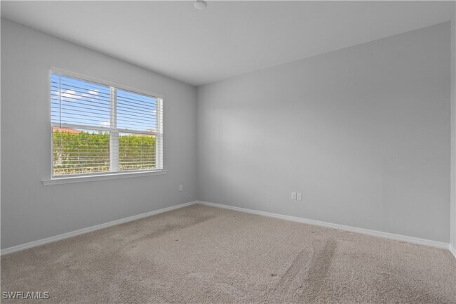 Building Photo - 3041 Royal Gardens Ave