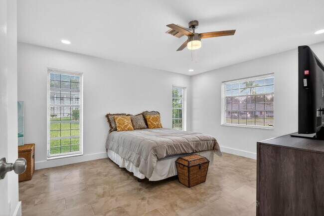 Building Photo - 5093 Privet Pl