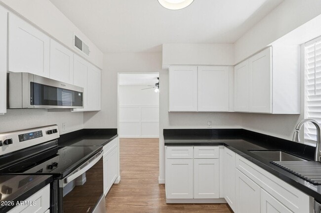 Building Photo - 231 N Robson