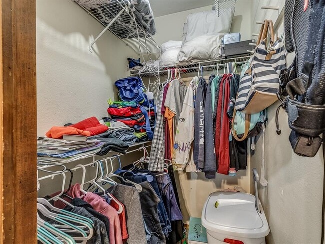 Building Photo - 813 Lapwing Rd