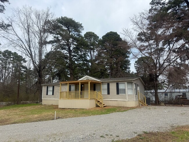 Building Photo - Country Living