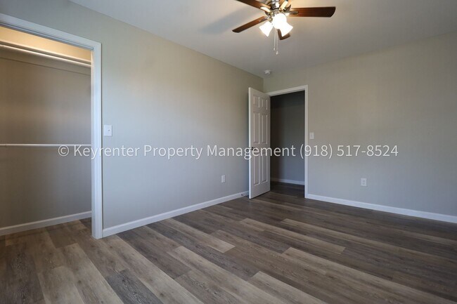 Building Photo - 4124 W 56th Pl