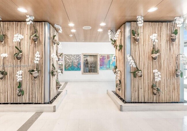 Building Photo - 200 Biscayne Blvd Way