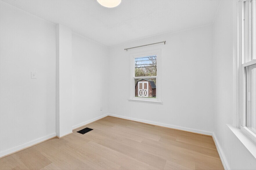 Building Photo - 849 Lyman Ave