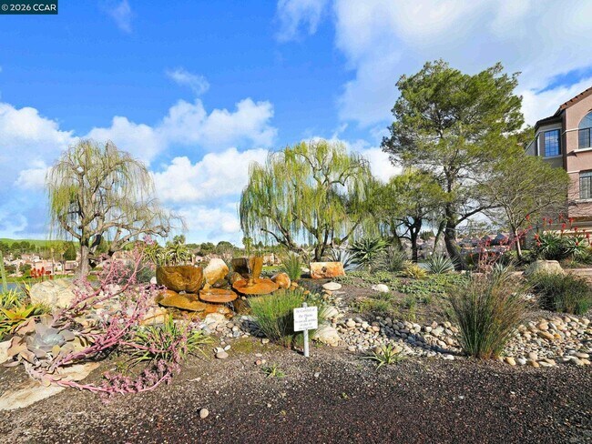 Building Photo - 30 Eagle Lake Pl