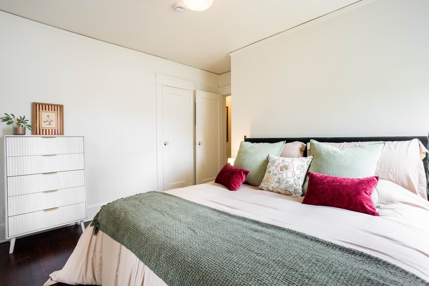 Bedroom - 810 Crestmoore Pl