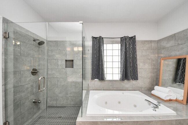 Building Photo - 9715 Riddlewood Ln