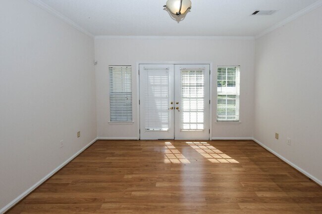 Building Photo - 230 Amal Dr SW